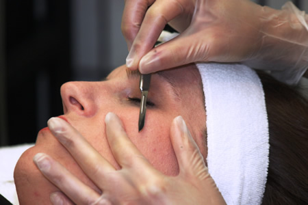 Дермапланинг – новый тренд среди видов борьбы с волосами на лице 